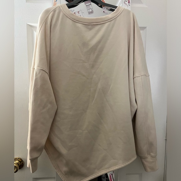 Three Piece Cream Set - Picture 3 of 8